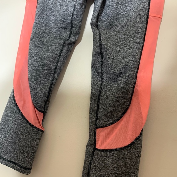 Athletic Crop Capri Leggings - Picture 2 of 6